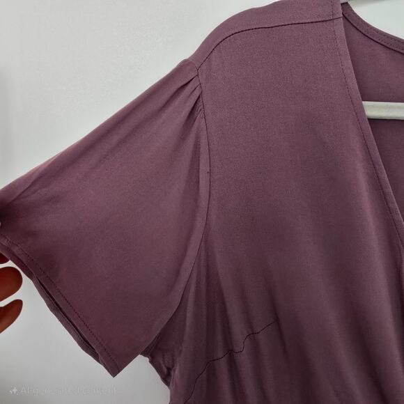 TORRID Women’s Plus Size Mauve Wrap Top Short Flutter Sleeves Tie Sz 1 1X New - Picture 4 of 9